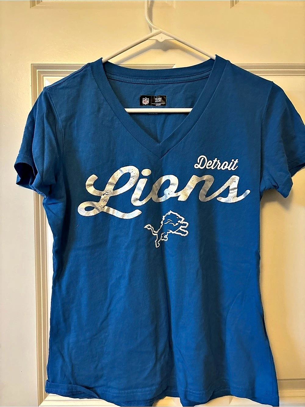 NFL Team Apparel Detroit Lions Women's V-Neck Graphic T-Shirt Blue & White